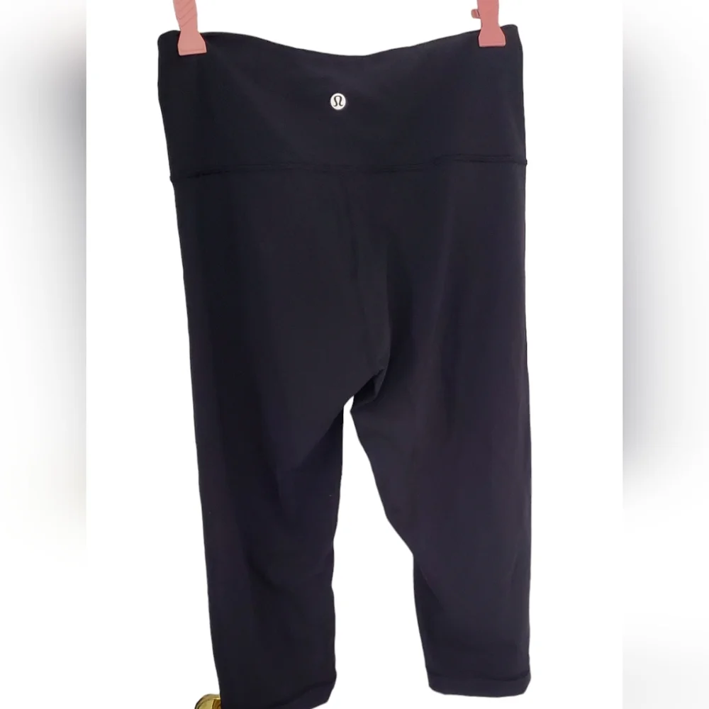 Lululemon Black Flower Athletic Crop Leggings. Size 8.